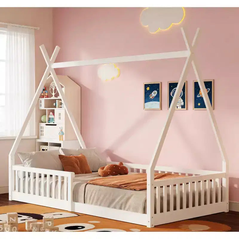 Struttura letto a tenda formato singolo con sponde protettive e recinzione, lettino a casetta in legno per sala giochi e camera da letto