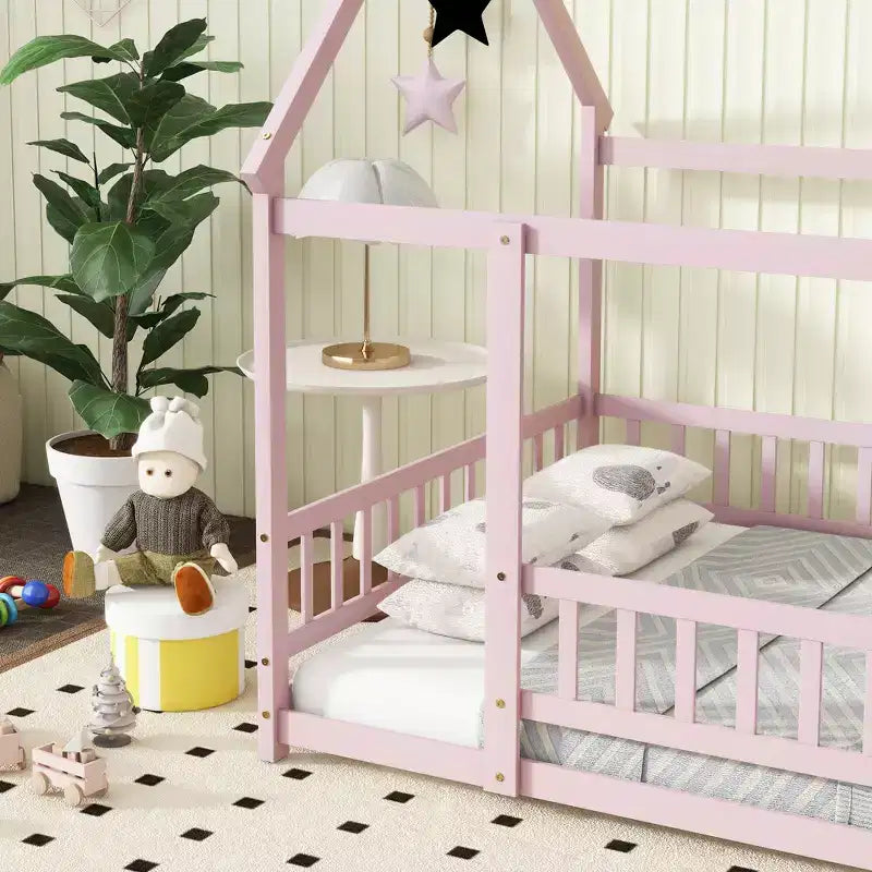 Letto a casetta a pavimento di dimensioni standard con telaio del tetto, sponde di sicurezza, letto a casetta a pavimento in legno con recinzione, non richiede rete a molle.