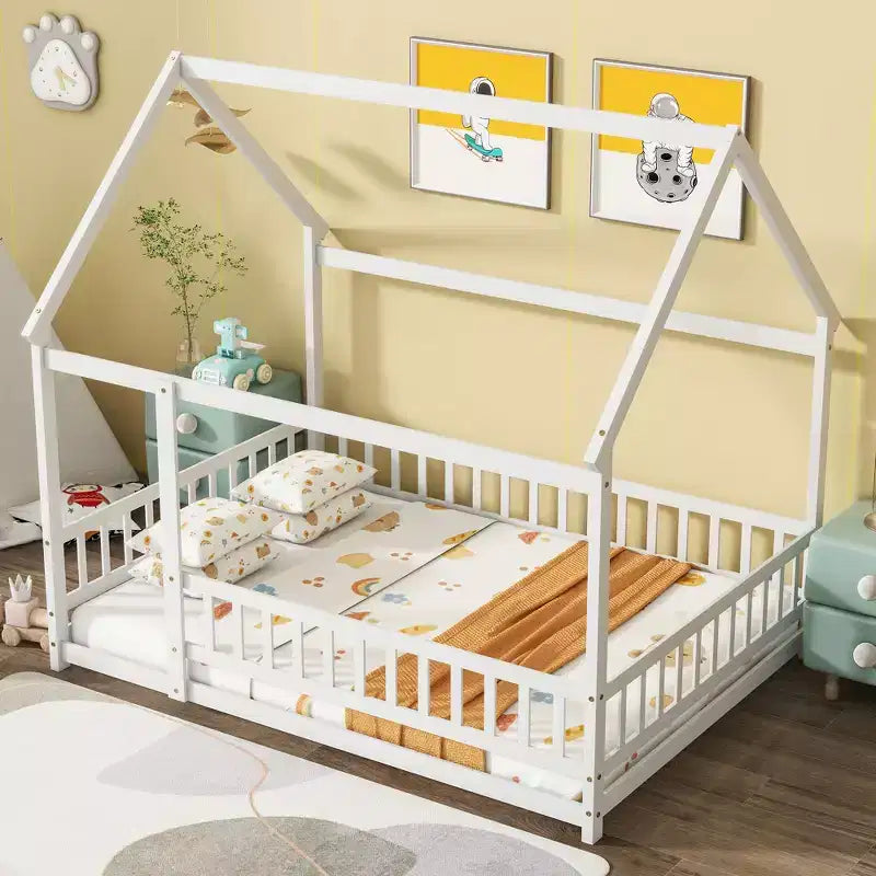 Letto a casetta a pavimento di dimensioni standard con telaio del tetto, sponde di sicurezza, letto a casetta a pavimento in legno con recinzione, non richiede rete a molle.