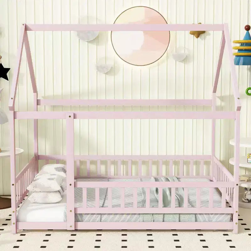 Letto a casetta a pavimento di dimensioni standard con telaio del tetto, sponde di sicurezza, letto a casetta a pavimento in legno con recinzione, non richiede rete a molle.