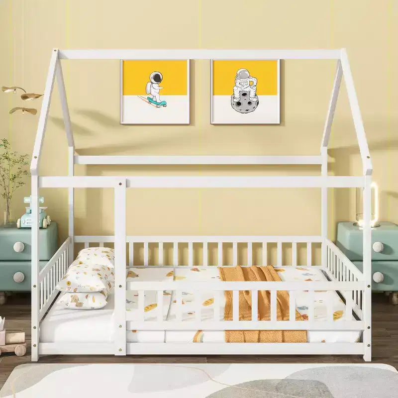 Letto a casetta a pavimento di dimensioni standard con telaio del tetto, sponde di sicurezza, letto a casetta a pavimento in legno con recinzione, non richiede rete a molle.
