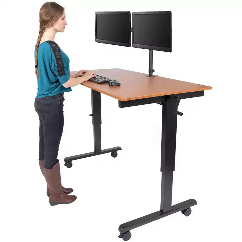 Supporto universale per monitor da tavolo con braccio snodabile, completamente regolabile, a morsetto